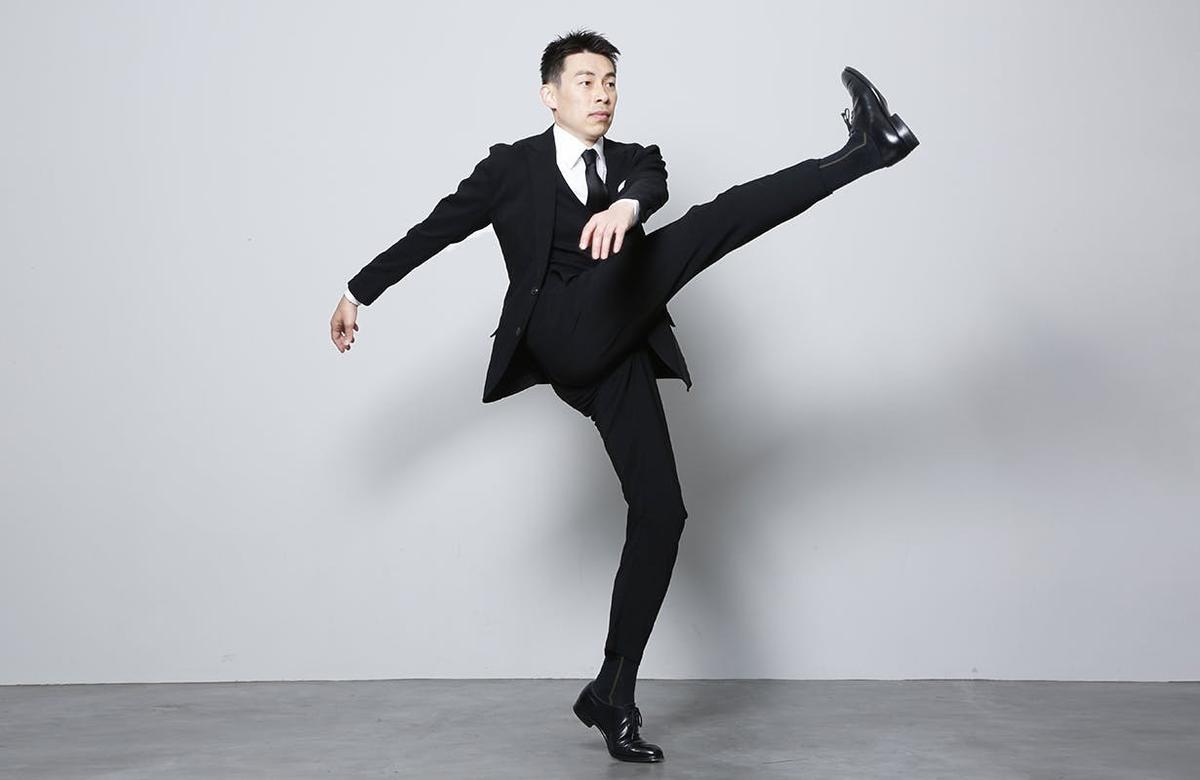 見た目はフォーマル、着心地はスポーツウェア。商談も通勤も快適なハイブリッドスーツ