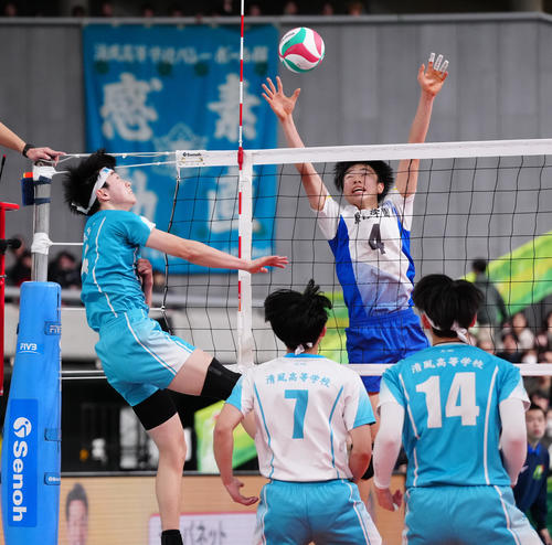 【高校バレー】清風が駿台学園との死闘制す　１年エース負傷交代で３年尾崎亮太奮起「自分しか」