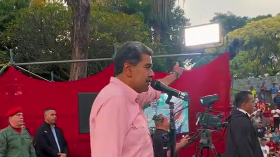 アメリカがベネズエラに対する大規模攻撃を実施しマドゥロ大統領夫妻を拘束して国外へ移送