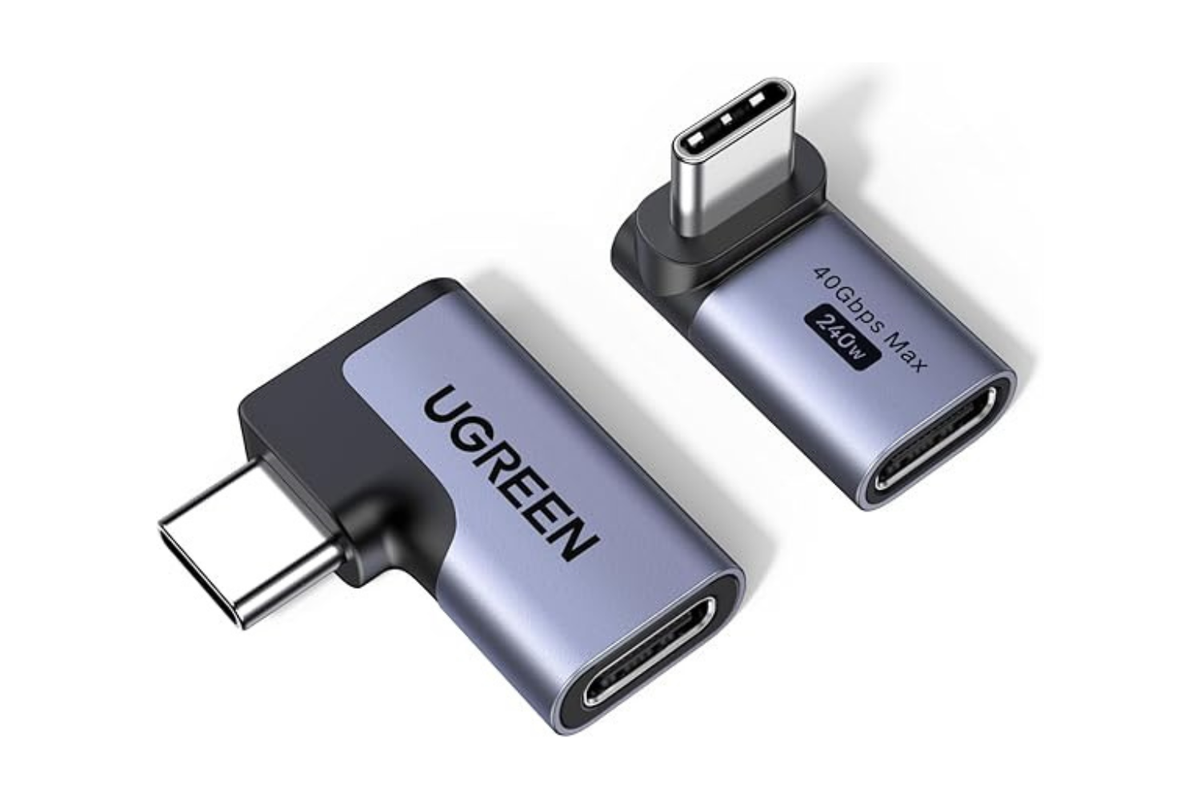 狭いデスクの救世主が25%OFF。UGREENのL字アダプタで、作業スペースを広げよう