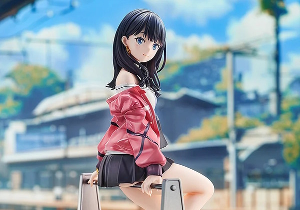 『アズレン』コラボの「宝多六花」フィギュアが眩しい！衣服の質感、“座っている部分”へもこだわり