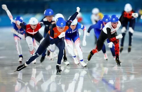 【スピードスケート】カナダの実力選手が転倒　解説の高木菜那さん「これがマススタートの怖さ」