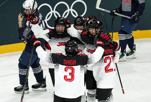 【アイスホッケー】歴史変えるぞ「スマイルジャパン」粘って初戦勝利　浮田留衣先制Ｇで勢いづく