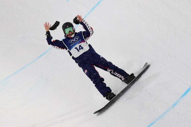 スノーボード女子ハーフパイプ決勝 会場に246億円男の姿も