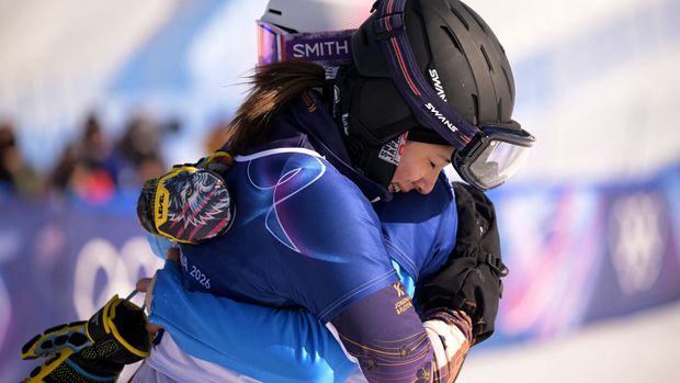 スノーボード女子パラレル大回転準々決勝 惜敗した三木つばきが涙