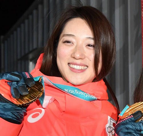 【スピードスケート】「素敵～」平昌五輪金の菊池彩花さん再び「黒縁メガネ」で登場