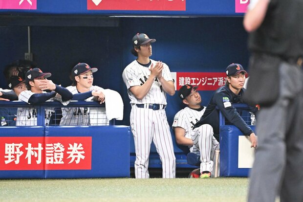 大谷翔平が出場せず ナインの背後に二刀流スーパースターが座る