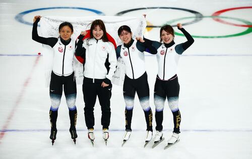 【スピードスケート】女子団体で日本が銅メダル　五輪選手の両親持つ野明花菜は親子の夢かなえる