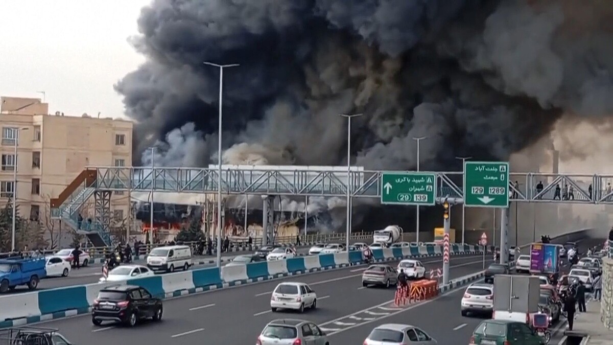 イラン・テヘランの大型バザールで火事…約150店舗が焼失