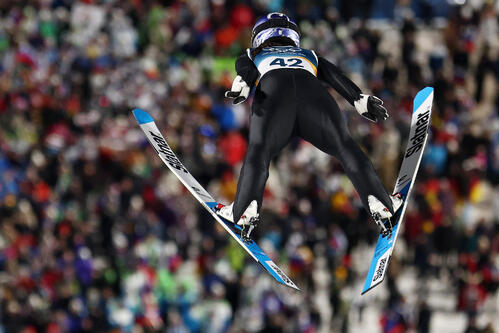 【ジャンプ】「追い風やめてええ」女子ラージヒル高梨沙羅が１回目17位　１ｍ強の追い風に捕まる