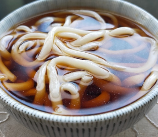 うどん店で異物混入の不快な体験「美味しさが吹っ飛ぶ衝撃」