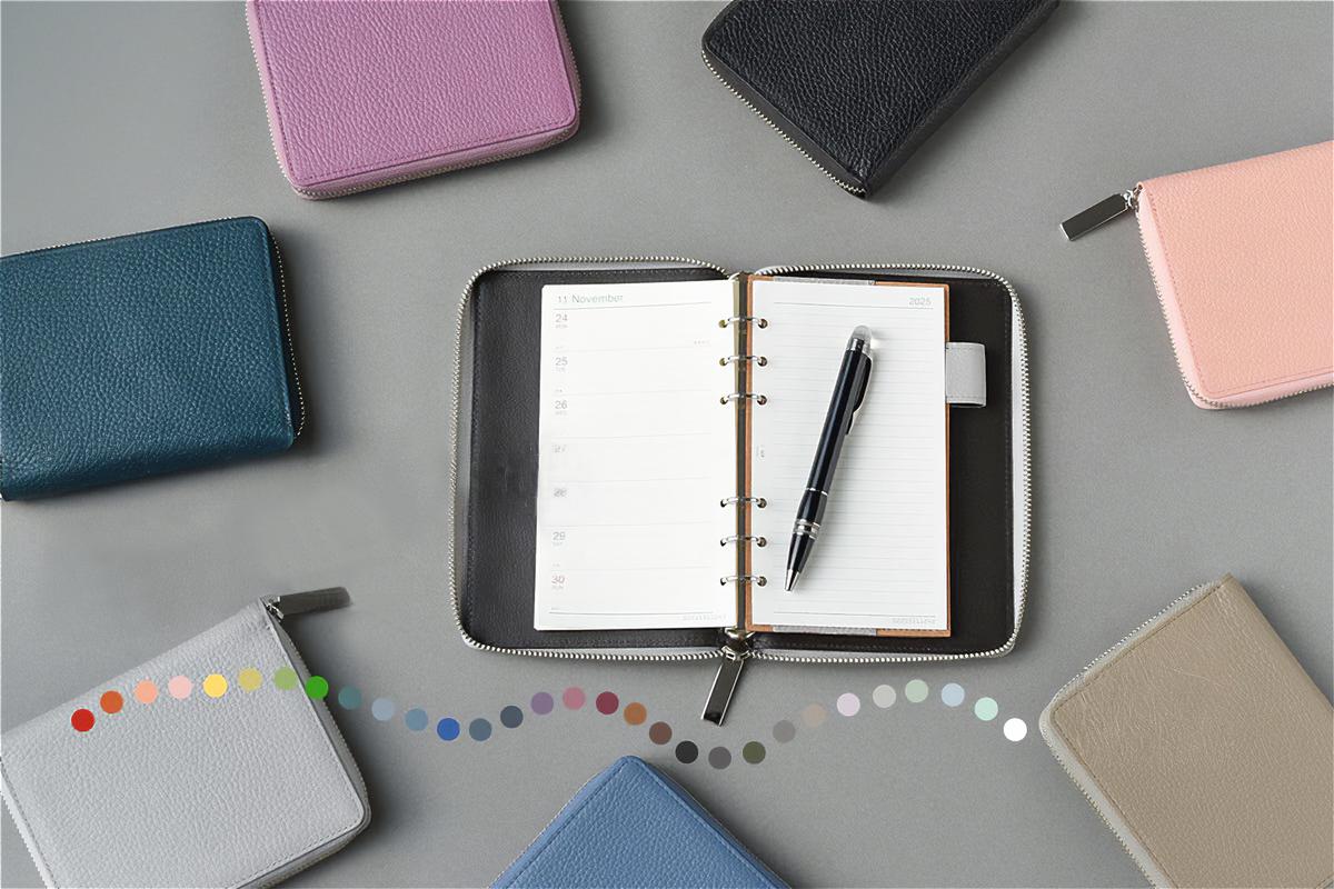 段差ゼロ、360°折り返しOK。書く快適性を追求した色気漂うレザー手帳