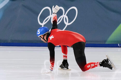 【スピードスケート】「痛いミス」男子マススタートでスイス選手が終盤で転倒　ゴール後うなだれる