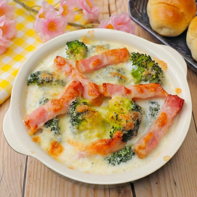 【ブロッコリーに牛乳を注いで焼くだけ】「グラタンより簡単」「寒い日はこれ一択」火を使わないポカポカおかずレシピ