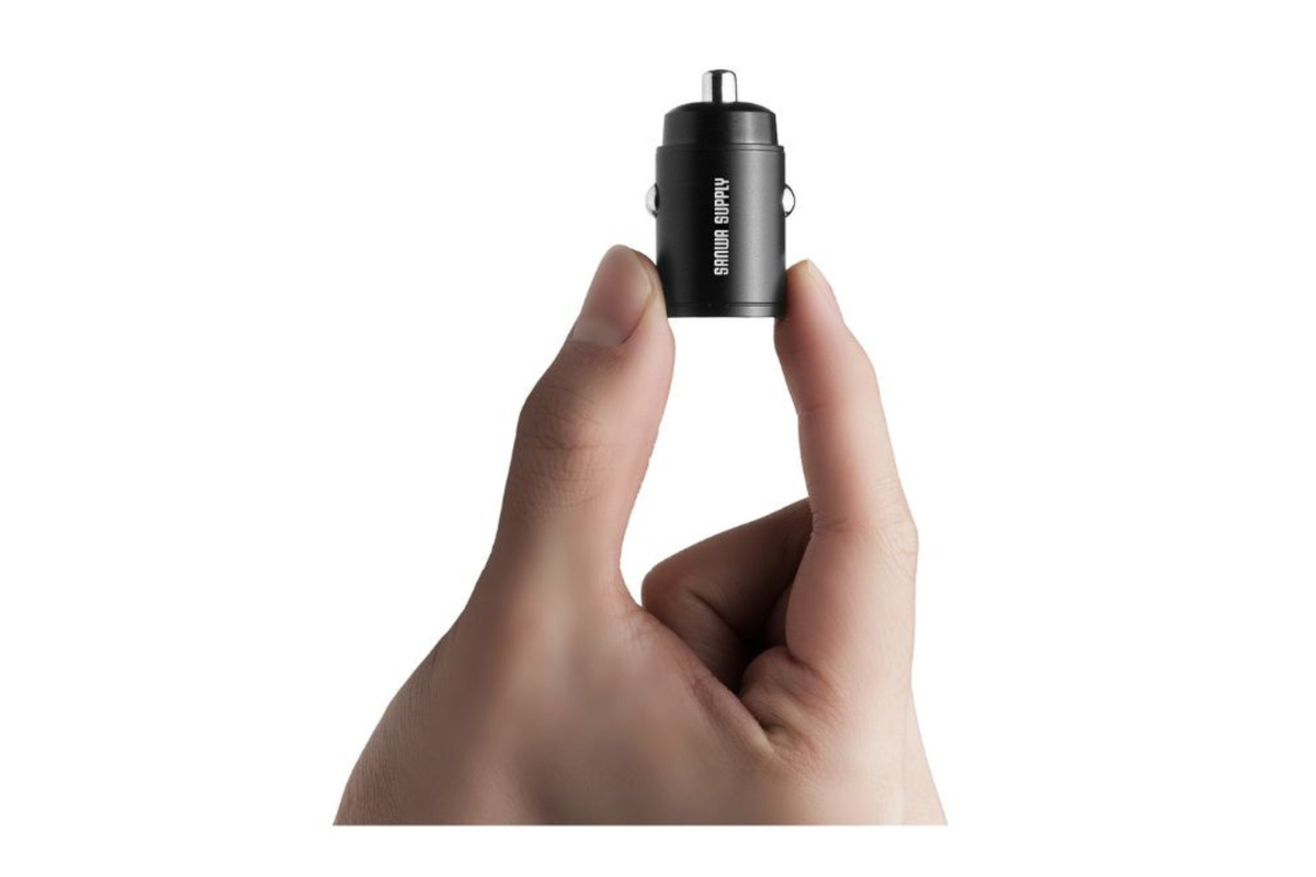 サンワダイレクトから「小さすぎるくらいがちょうどいい」カーチャージャー出ました