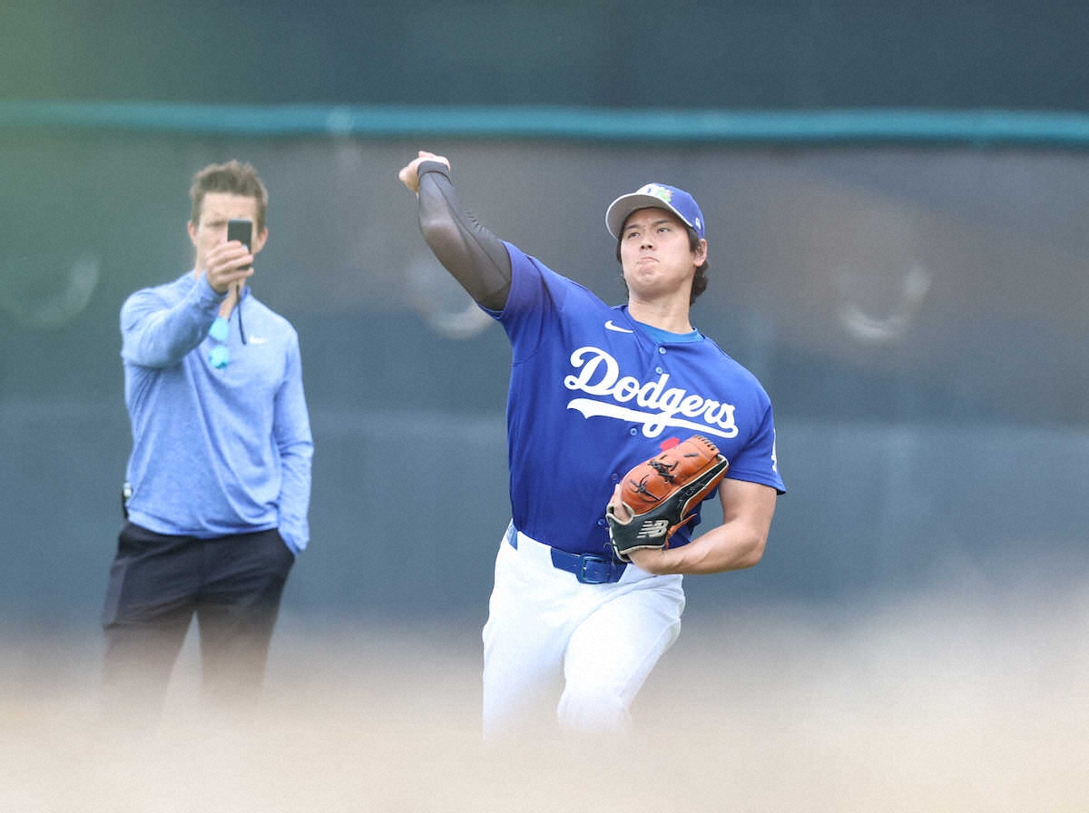大谷翔平は3年ぶり二刀流 開幕に向けフル投手として「間に合わせるのか」