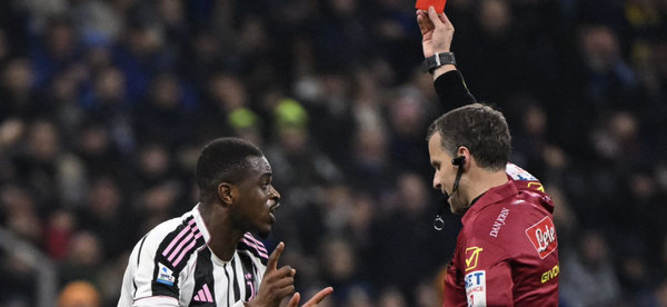 カルルの退場処分にユヴェントス首脳陣は不満