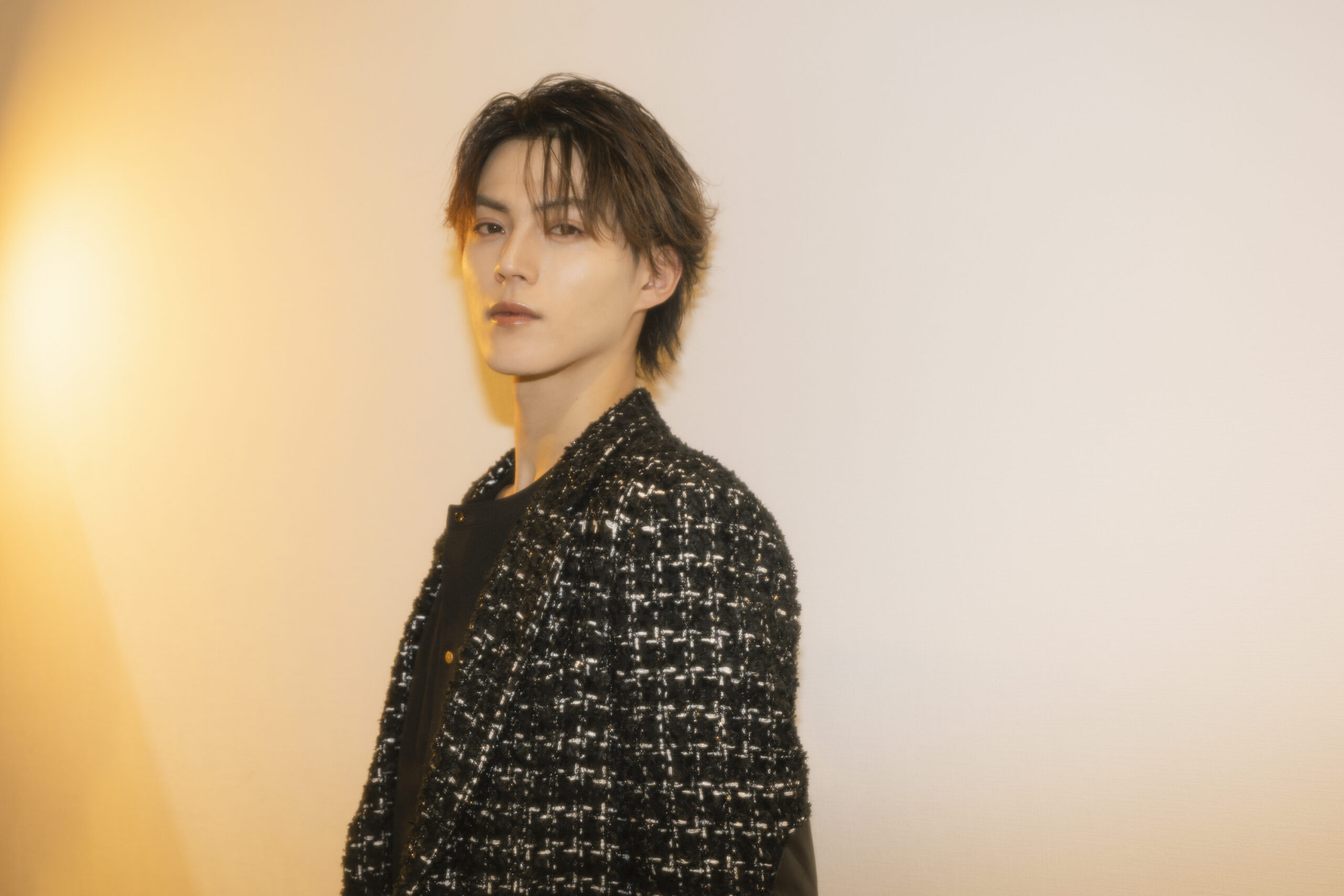 簡秀吉「心はいつも子どものように自由でいたい」――初の舞台出演作『ピーターとアリス』に意欲