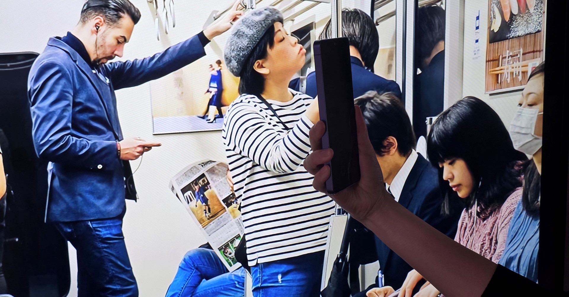 [ITmedia Mobile] のぞき見防止機能付き「Galaxy S26 Ultra」が3月12日発売　メーカー版は約21.9万円から