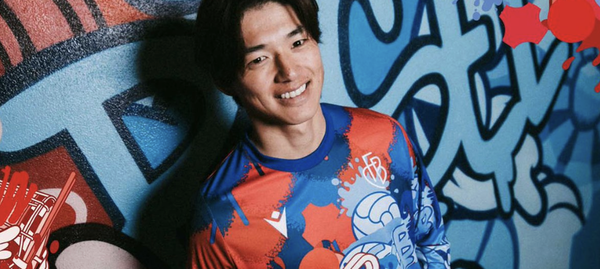 常本佳吾がモデルに！バーゼルが「ストリートアート風」のカーニバル限定ユニフォームを発表