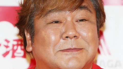 石塚英彦、実家と呼ぶ吉野家で「肉だく牛オム黒カレー」を初体験。ふわとろ食感を絶賛「まいうー」