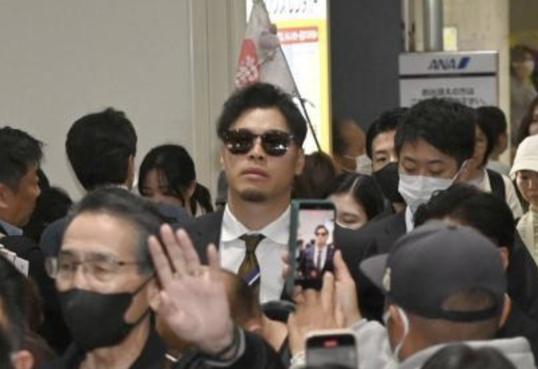 佐藤輝明、ハリウッドスターみたいになるwwwwwwwww