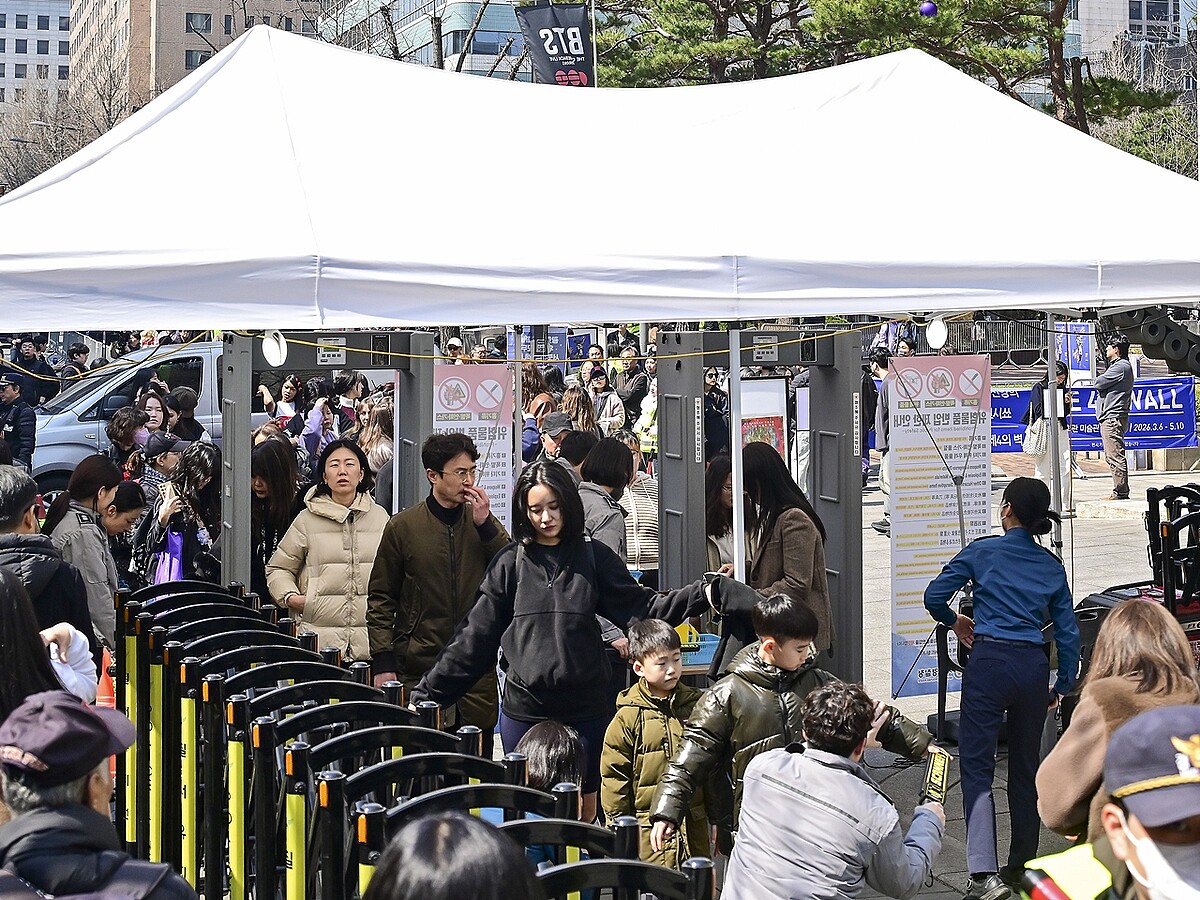 BTSカムバック公演巡り警察による規制が過剰か 警察庁長官が反論