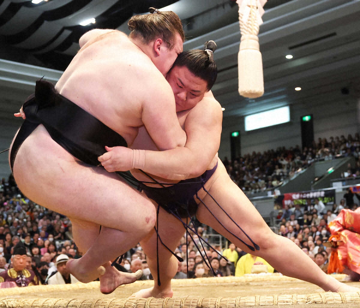 義ノ富士の攻めが見事 食い下がる力士への対処が「うまい」