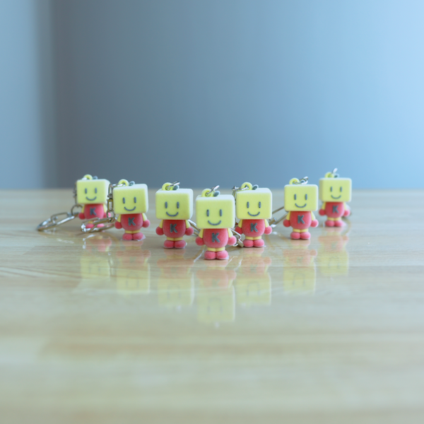 ふわふわで可愛いカイロソフトのマスコット「カイロくんキーホルダー」がジワ売れ中―「1000個作っちゃったから残りわずか880個くらい」