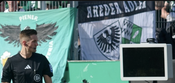 山田新先発のブンデスで観客がVAR妨害…PK可能性もプラグ引き抜かれて映像確認できず