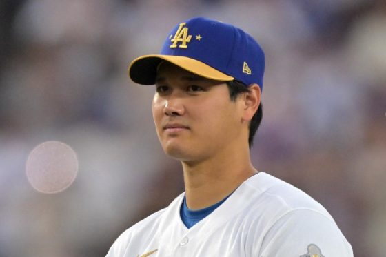 塁上での微笑ましい交流に米メディアが熱視線「少しだけ必要としている」