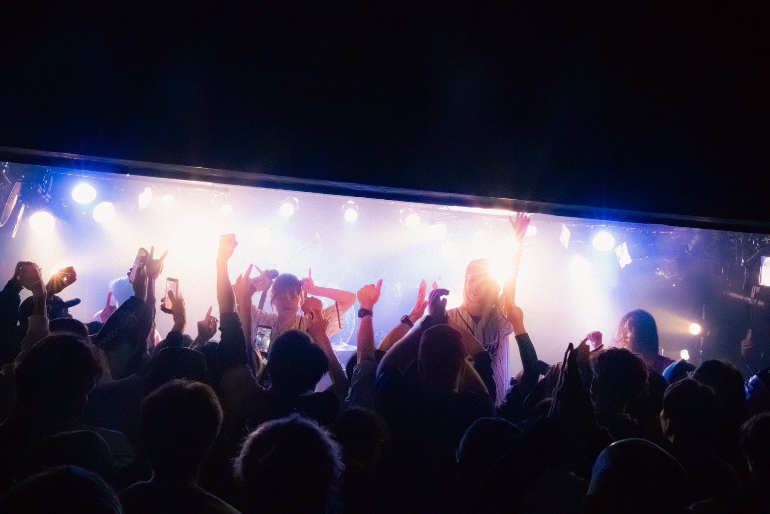 2MCミクスチャーロックデュオ・EMNW、全25公演を廻る全国ツアー開幕、ファイナルの追加ゲスト解禁&初のUKツアーも開催