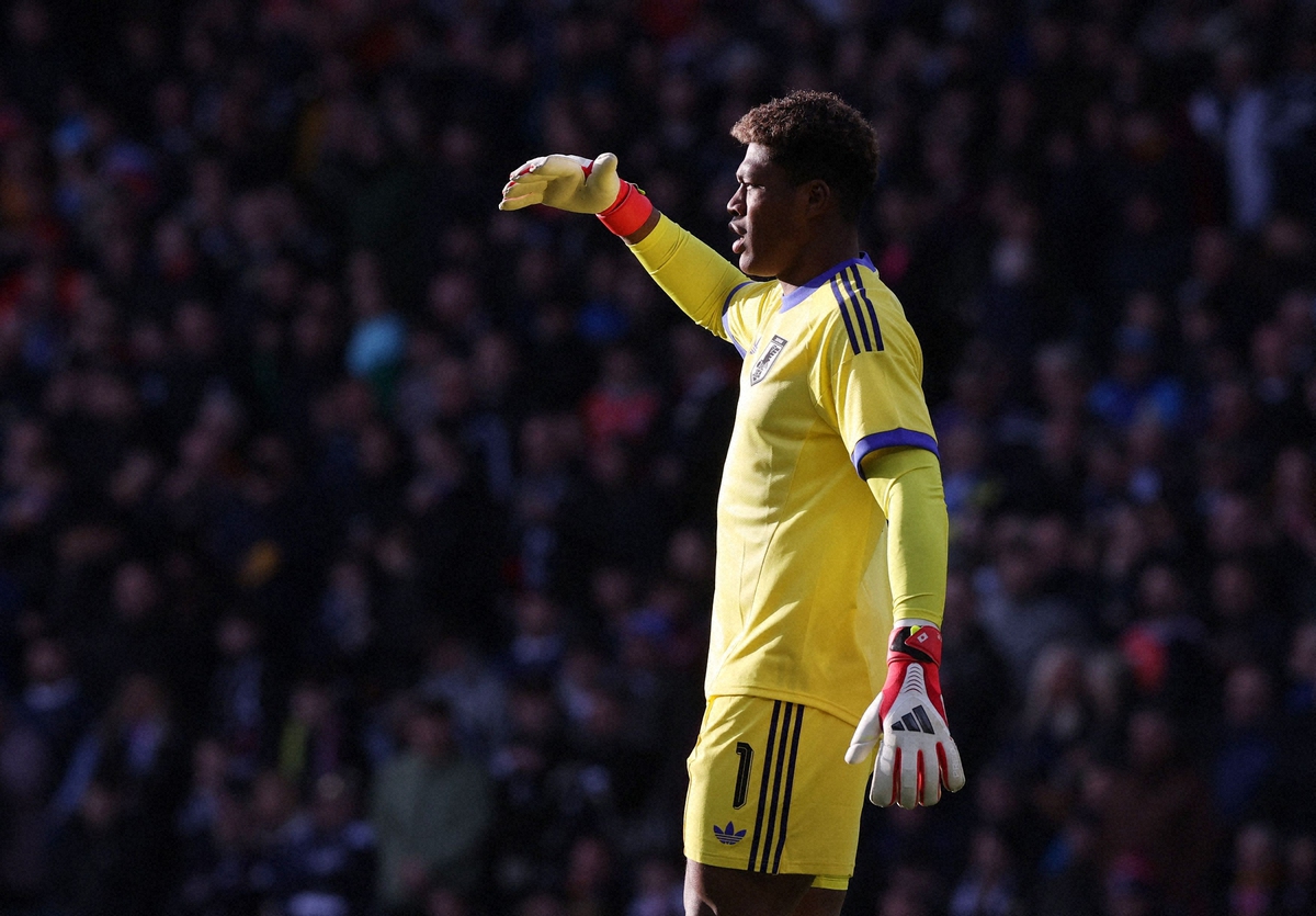 スコットランド代表と対戦 鈴木彩艶がスーパーセーブでピンチを救う