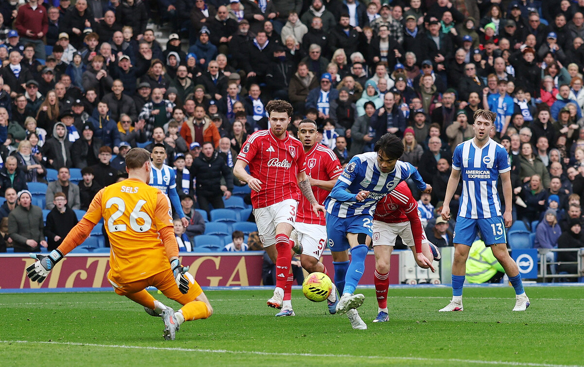 三笘薫がノッティンガム・フォレスト戦に先発出場 勝ち越し点の起点に