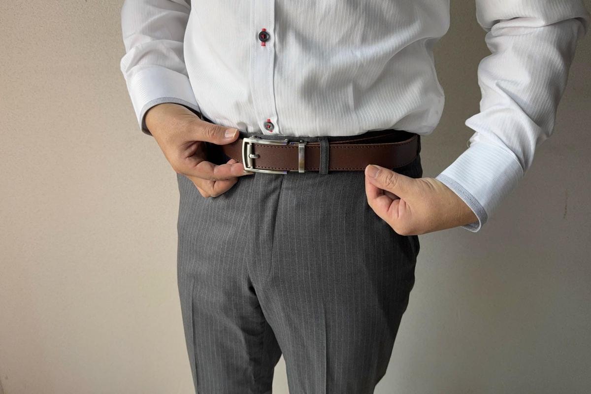 食後にこっそり緩められる。3cm幅ナロー×ワンタッチ調整の姫路レザーベルト