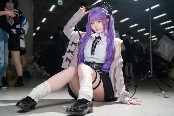 【コスプレ】チラ見えするしっぽが小悪魔っぽくて可愛すぎ！イタズラっぽい笑顔で誘惑するホロライブ「常闇トワ」にメロメロ【写真8枚】