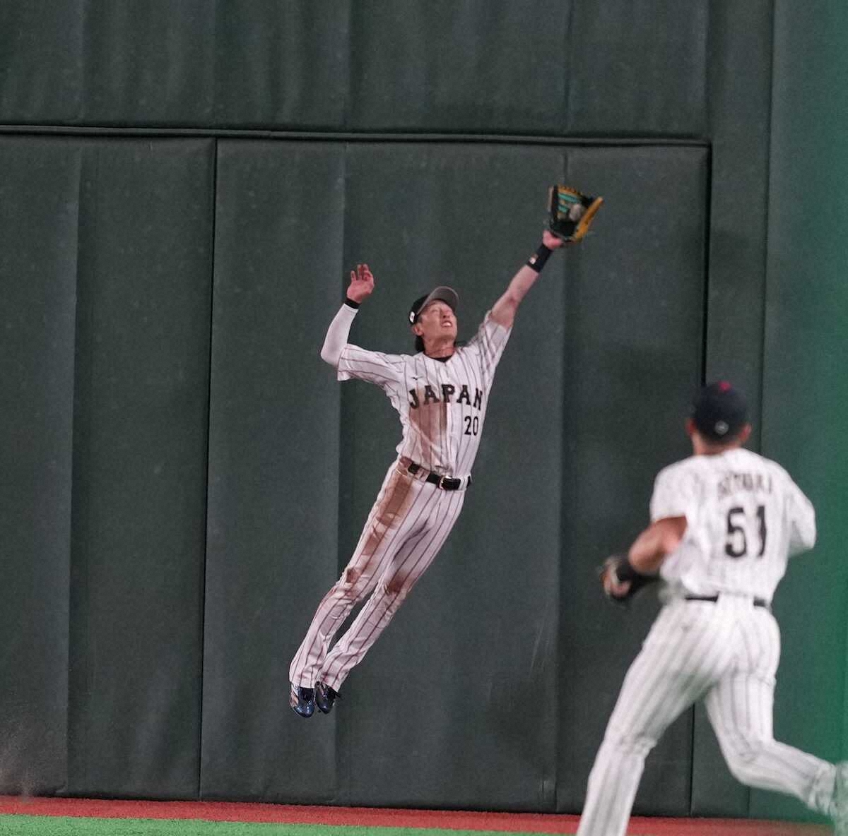 WBC 侍ジャパンが韓国に勝利に貢献、周東佑京が「神キャッチ」