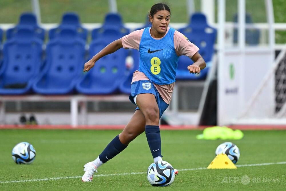 サッカー女子代表選手に人種差別的メッセージ、男に執行猶予付き判決 英