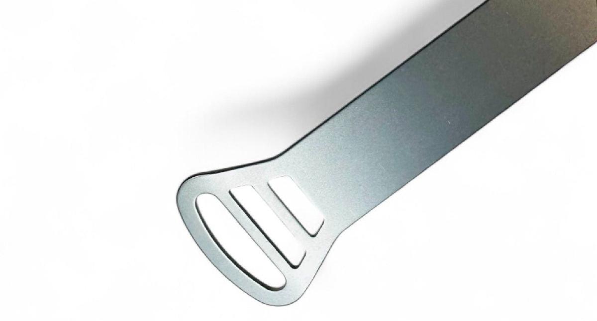 たった3秒で舌スッキリ。国産チタン3枚刃の舌クリーナーが進化して登場