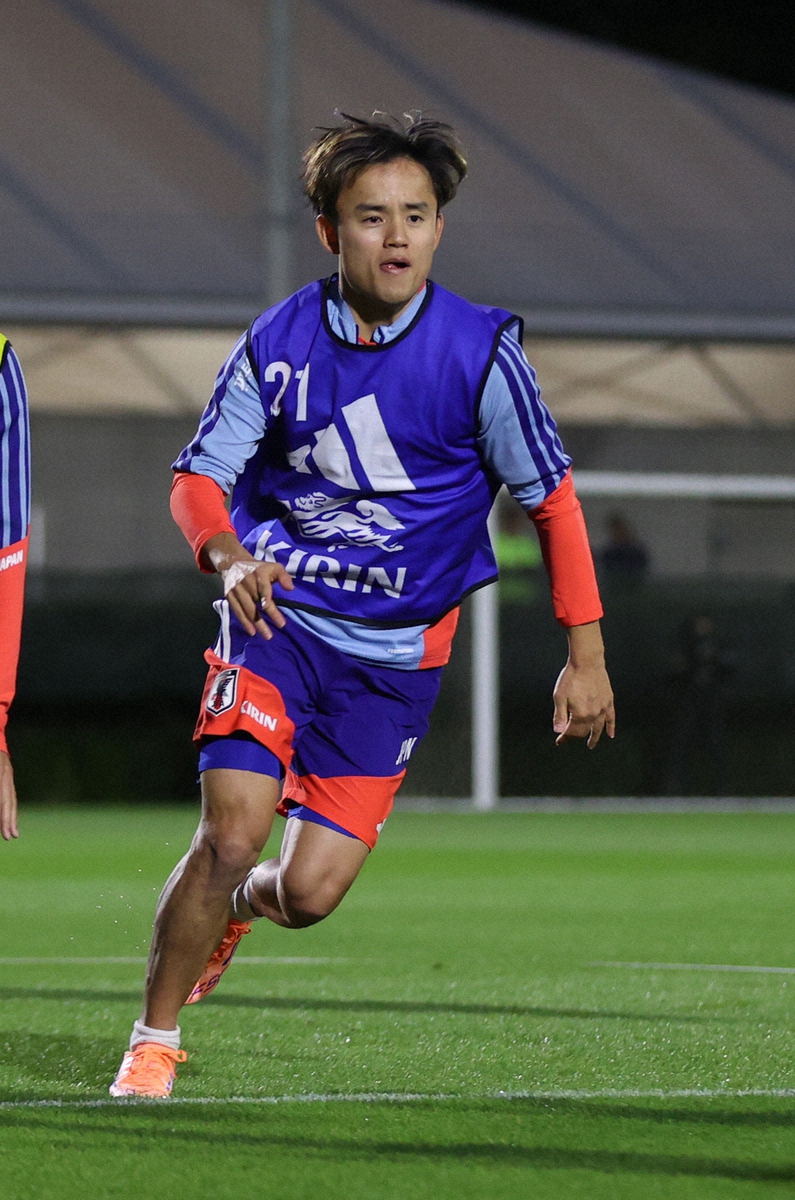 久保建英が2カ月ぶりにチーム練習に復帰 軽快なボールさばきを披露