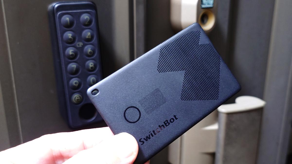 鍵の開錠、スマホ探し、家電の自動起動もできる。SwitchBot スマートトラッカーが3千円以下！