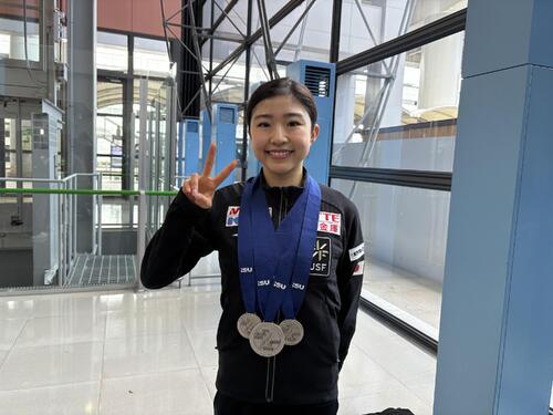 【フィギュア】世界選手権自己新で銀の千葉百音が帰国「エースの１人になれるように」来季へ決意