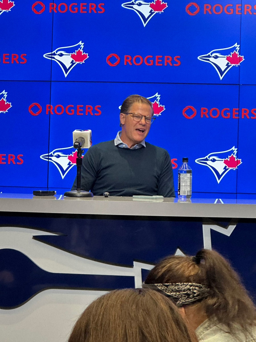 ロス・アトキンスGMが今季の起用法に言及 岡本和真の起用法に言及