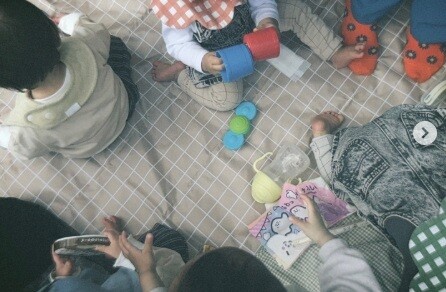 「すごいメンバー」「胸熱すぎ」「泣きそう」35歳俳優、約20年前に共演・子役時代の“仲間”との再会に反響　子どもを抱きかかえる“パパ”ぶりも