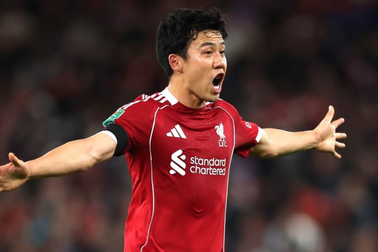 リバプールで闘志に秀でた遠藤航 現在のチームに「芯がない」と指摘