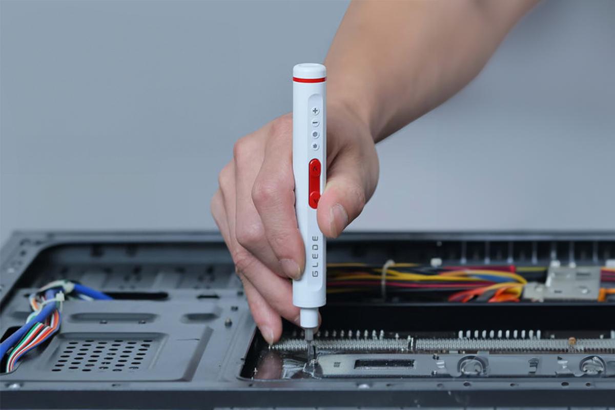 精密ドライバー、この1本で完結できそう。40g電動ペン型に120種ビットが集合