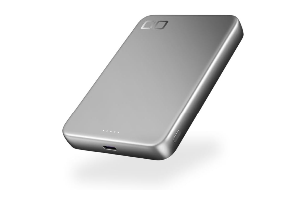 スマホと重ねて片手で持てる！CIOの高速充電＆超薄型モデルが23%オフ