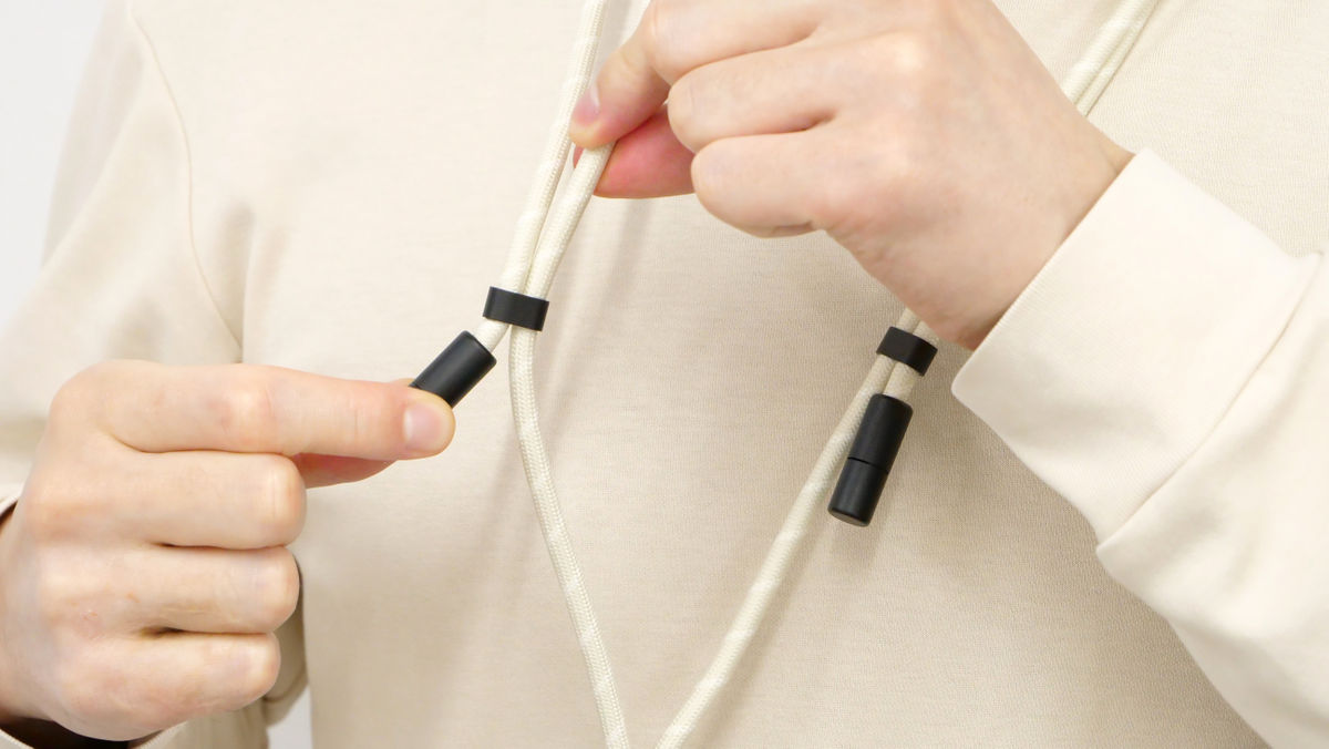 USBケーブルなのにスマホのストラップとしても使えるエレコムの「充電ケーブルショルダーストラップ」レビュー