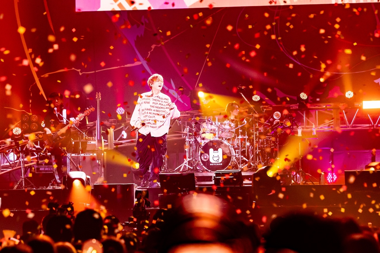 めいちゃん、ホールツアー・有明アリーナ公演DAY2のオフィシャルレポートが到着「誰よりも俺が幸せでいるので、それを見て幸せになってもらえれば」