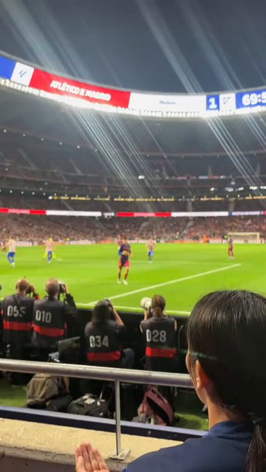 【動画】ボールとハゲを間違えるペドリｗｗｗｗ